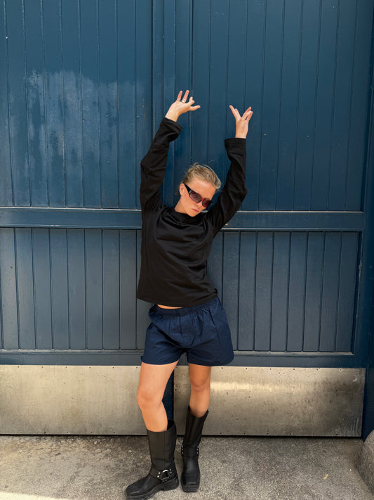 Nadia is 170 cm tall and wears size M–L.