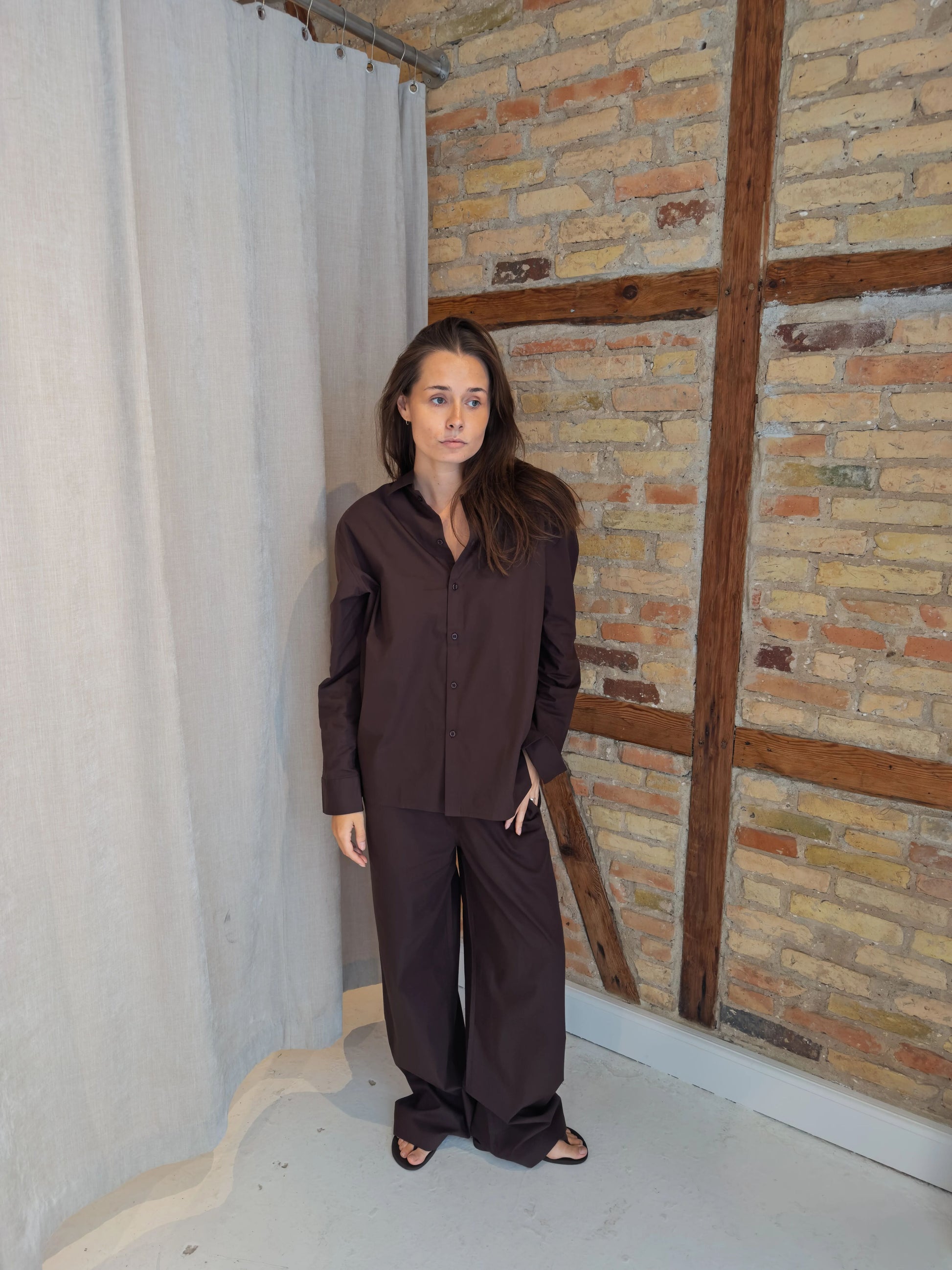 Celine is 168 cm tall and wears size M. 