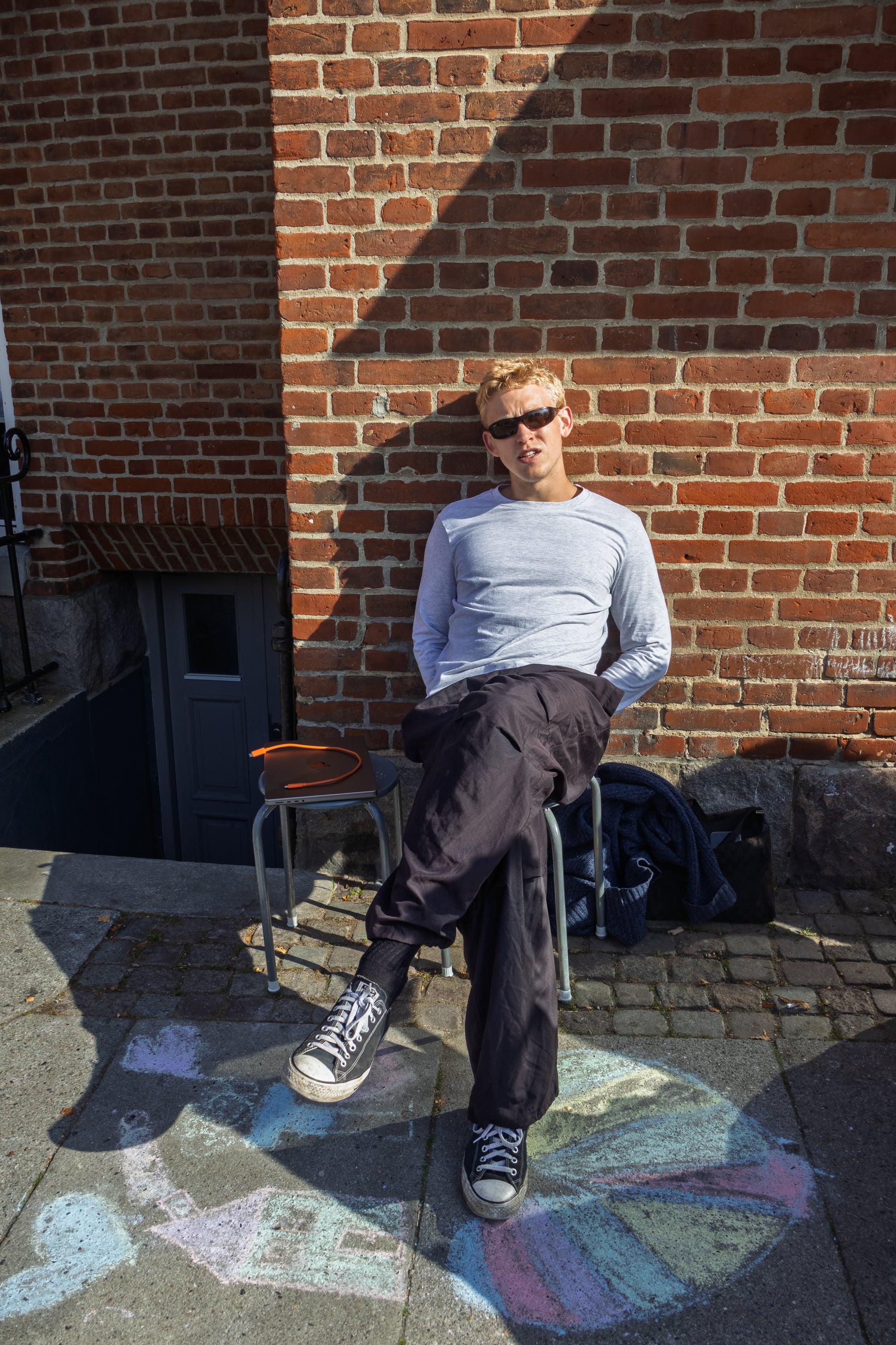 Peter is 188 cm tall and wears size XL. | grey