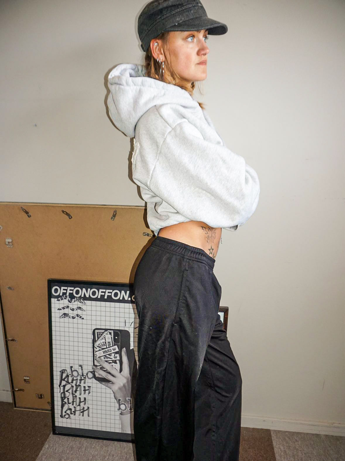 Astrid is 165 cm tall and wears size M. | black