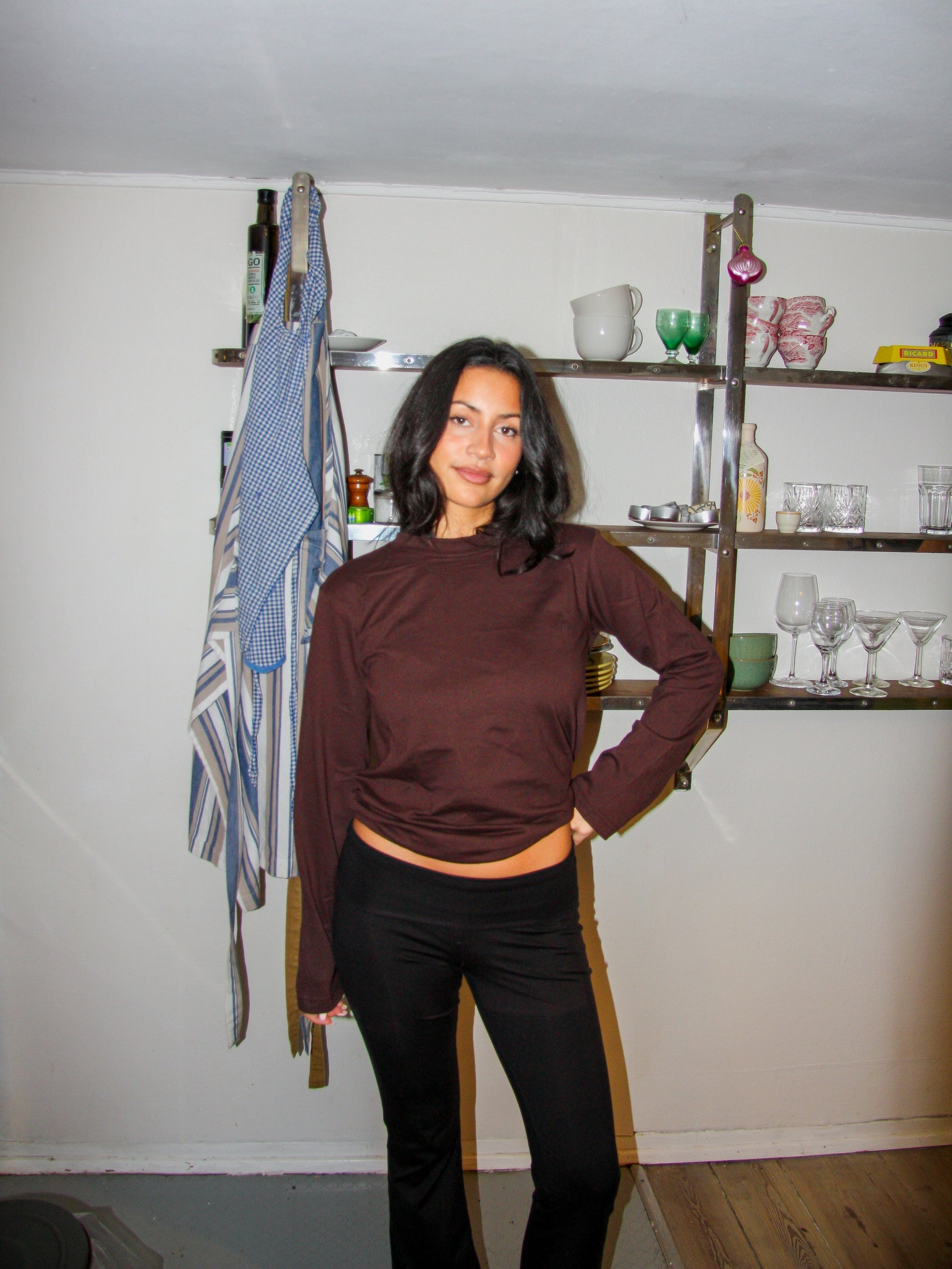 Sofie is 165 cm tall and wears size S. | dark brown