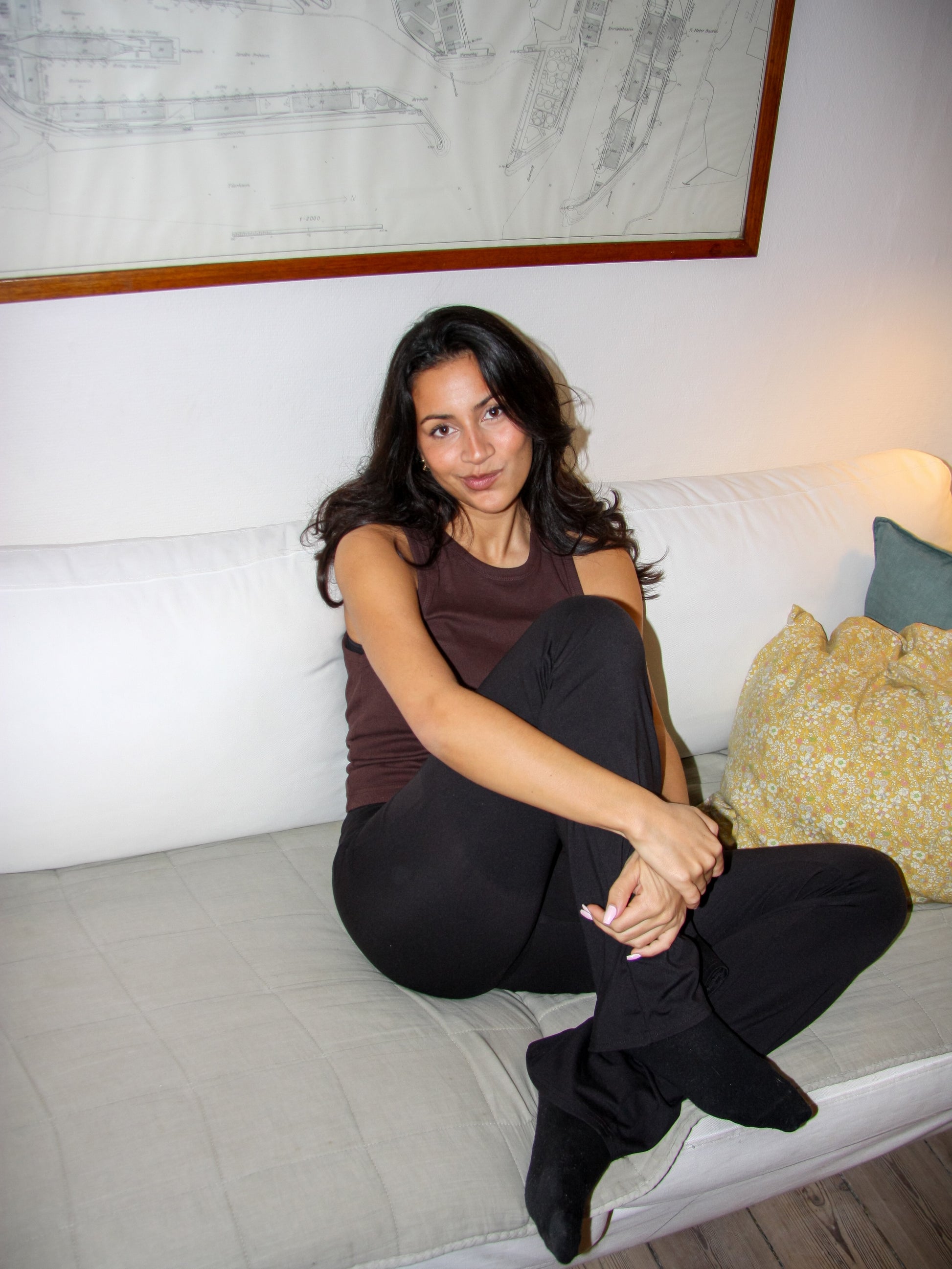 Sofie is 165 cm tall and wears size S. | dark brown