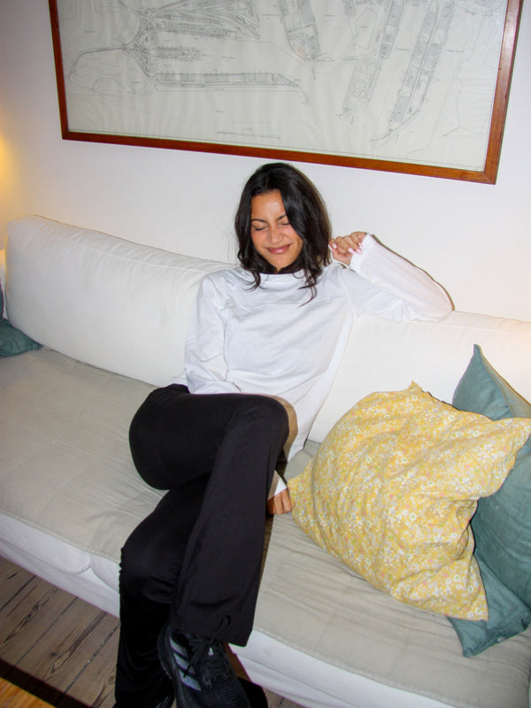 Sofie is 165 cm tall and wears size S. | white