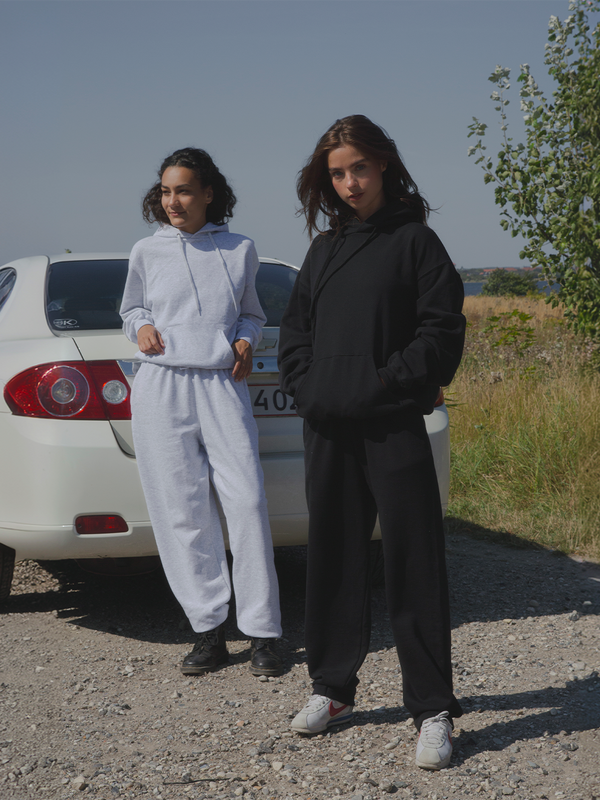 Johanne is 165 cm tall and wears size M in both sweats and hoodie