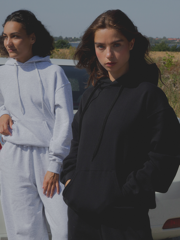 Johanne is 165 cm tall and wears size M in both sweats and hoodie