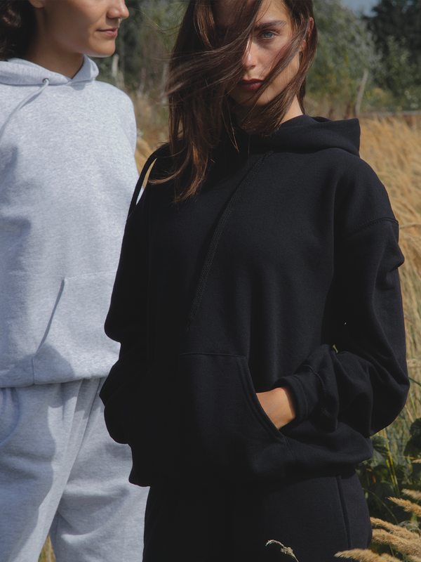 Johanne is 165 cm tall and wears size M in both sweats and hoodie