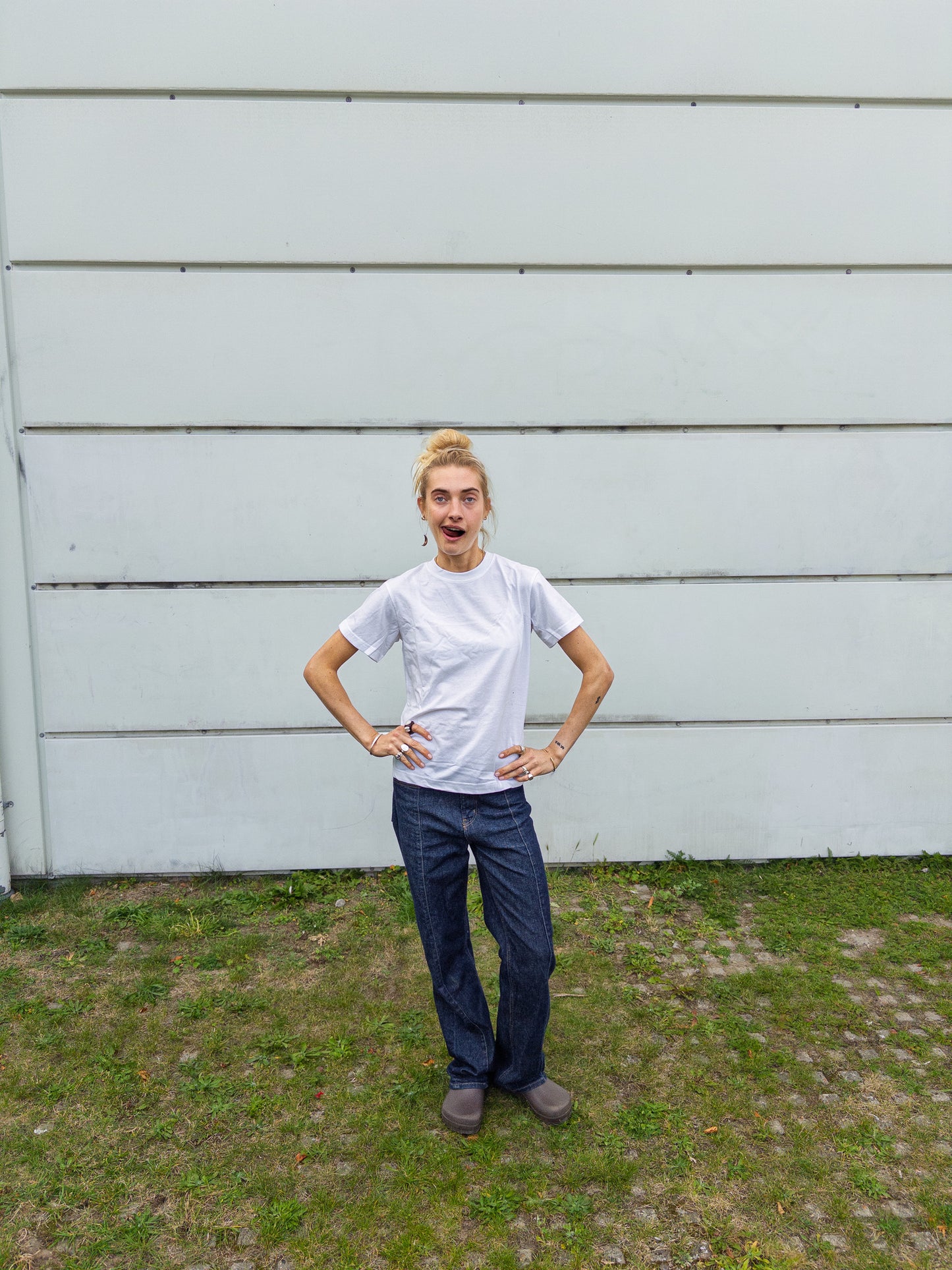 Alma is 174 cm tall and wears size M. | white