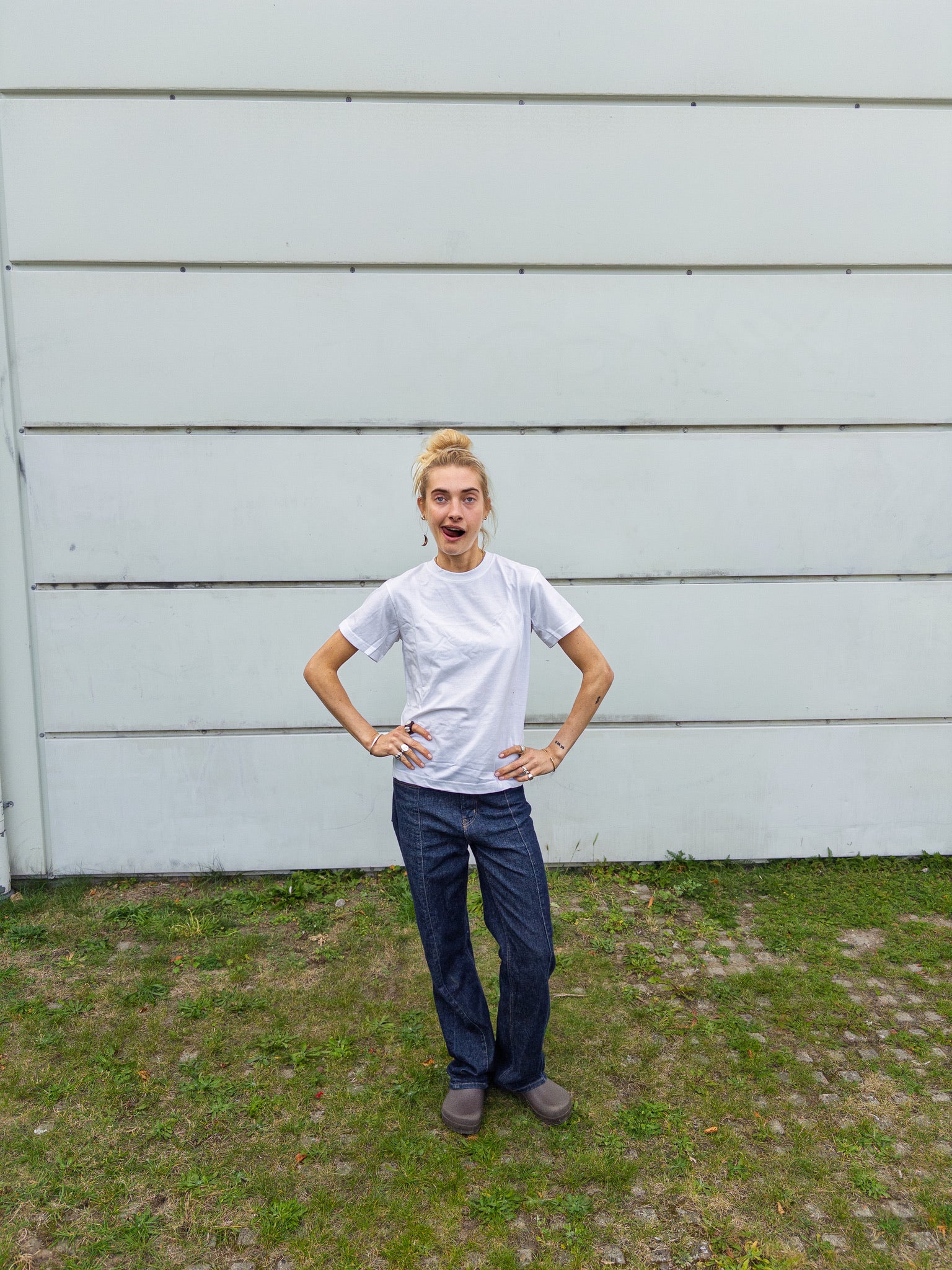 Alma is 174 cm tall and wears size M. | white