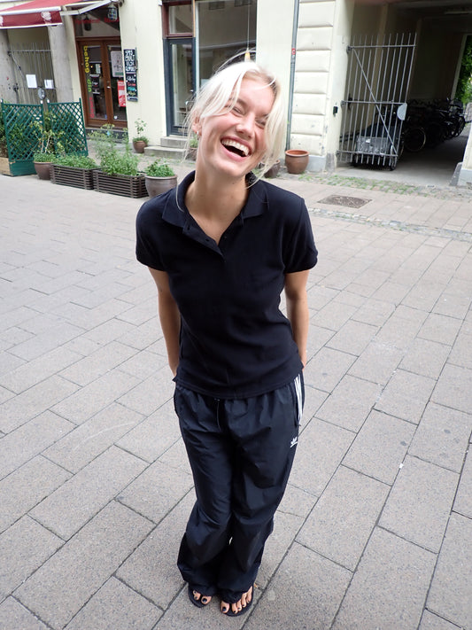 Sofie is 170 cm tall and wears size S. | black