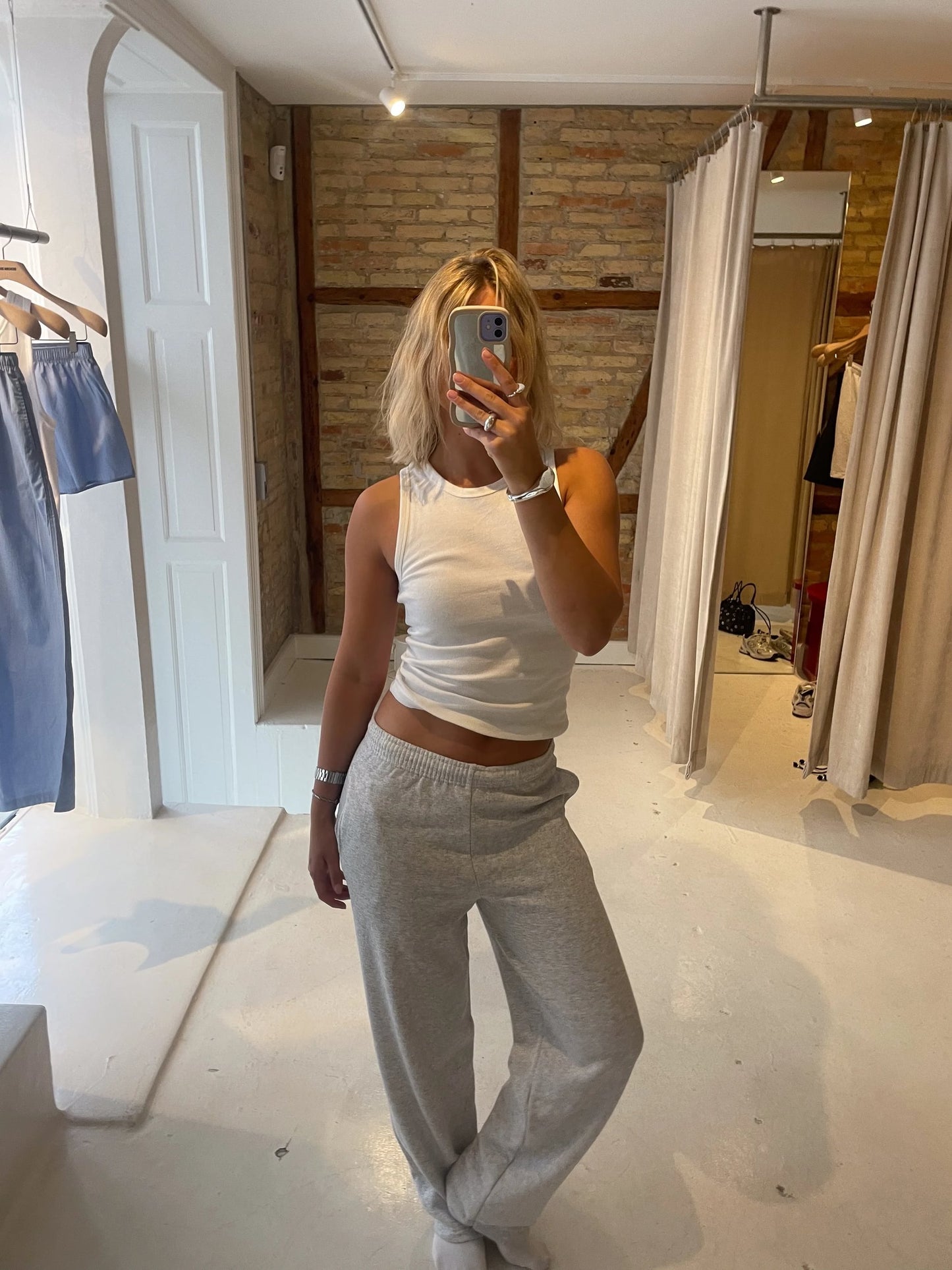 Matilda is 176 cm tall and wears size S. | white