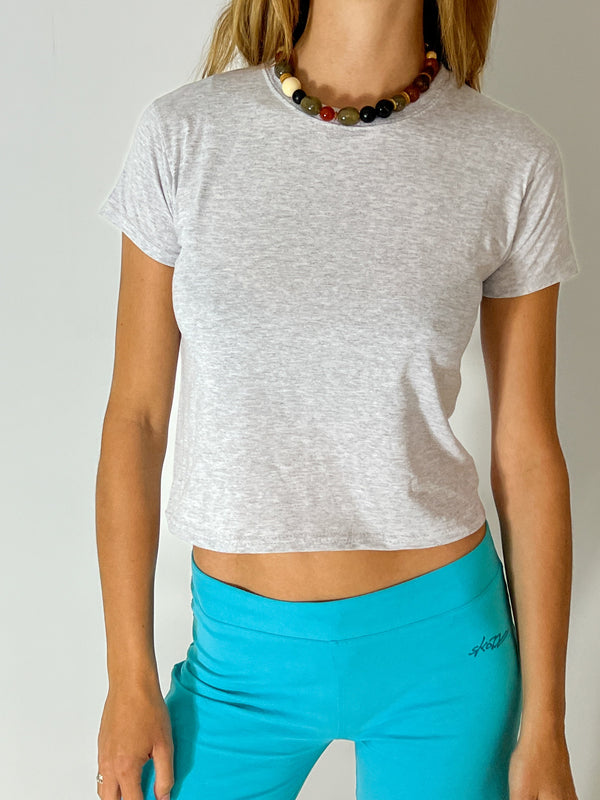 Lea is 178 cm tall and wears size XS. | grey