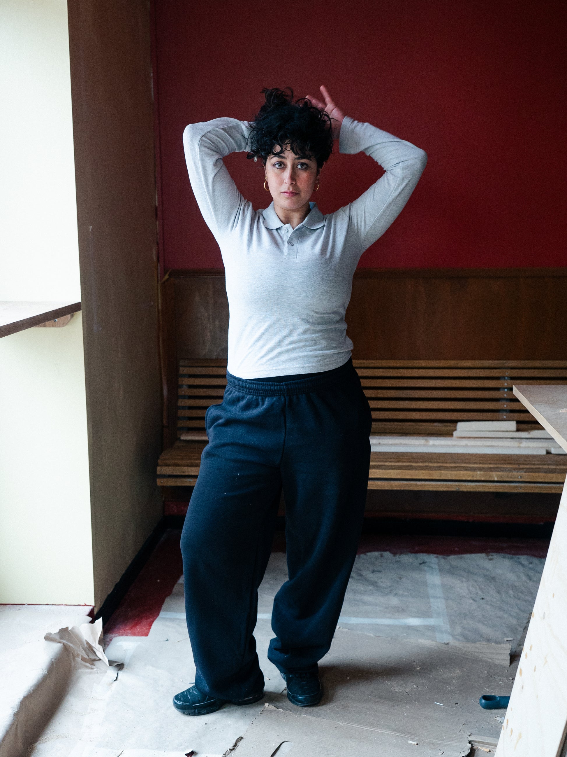 Mina is 165 cm tall and wears size M. | grey