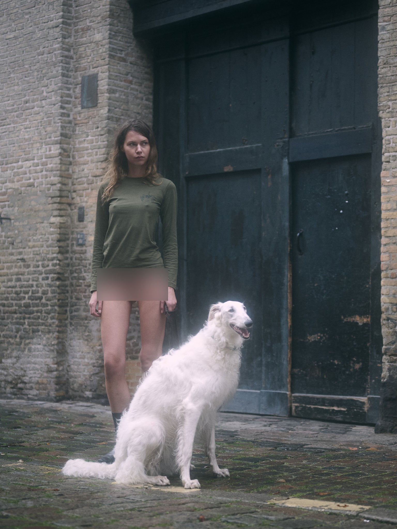 Hanna (183 cm) is wearing size XS. | olive green