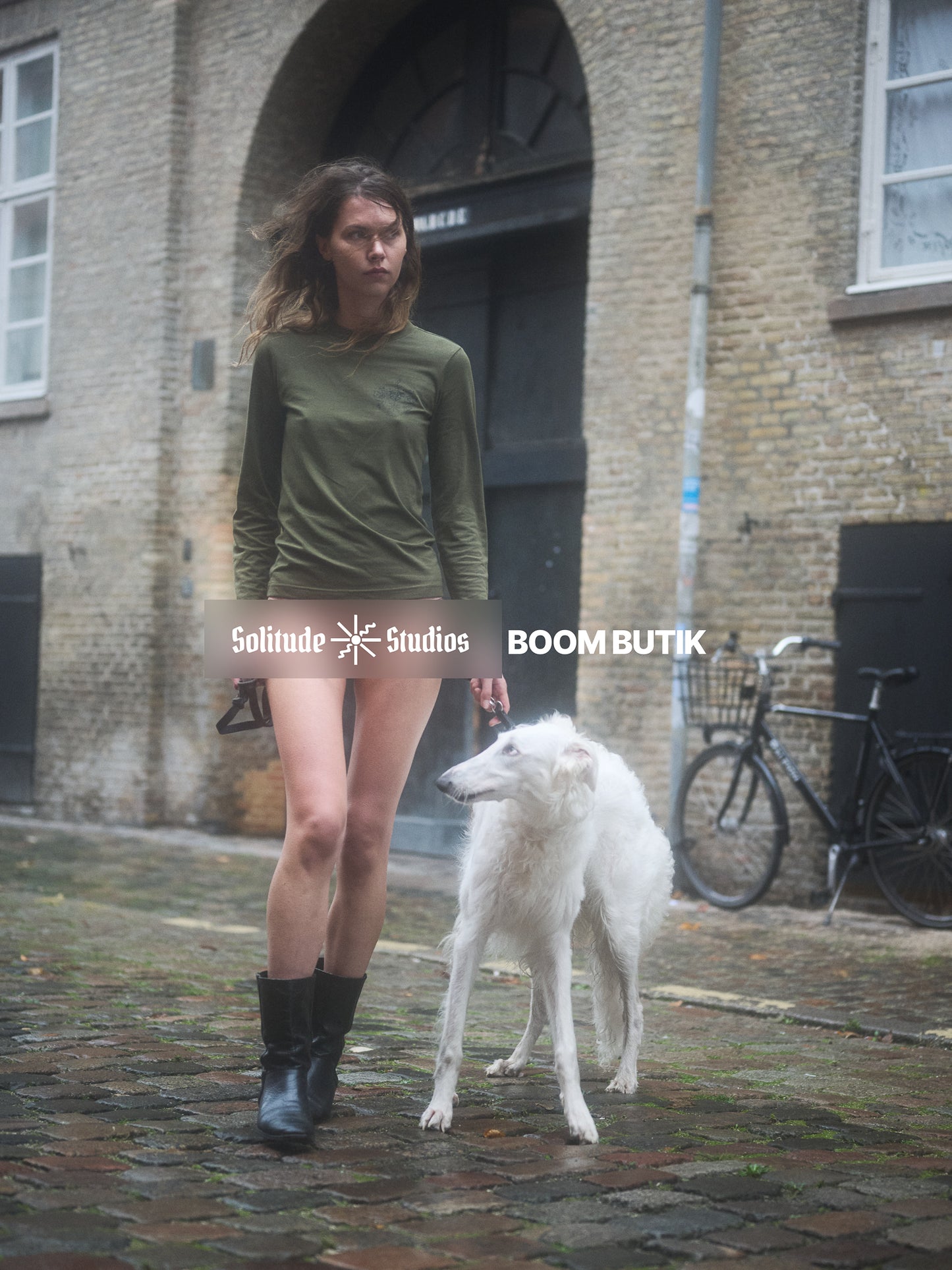 Hanna (183 cm) is wearing size XS. | olive green