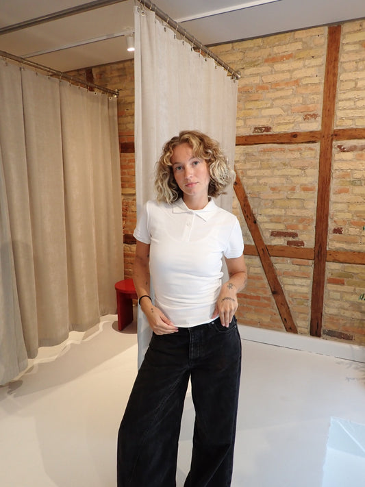 Freja is 168 cm tall and wears size XS. 