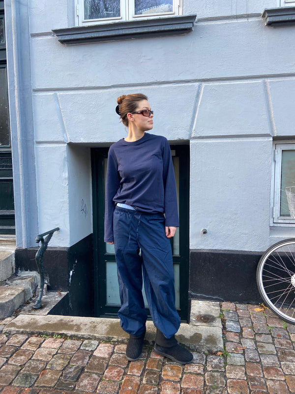 Charlotte is 178 cm tall and wears size M. | navy